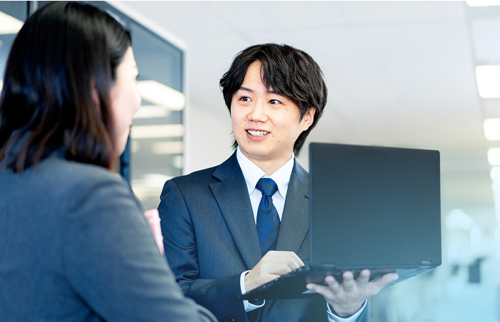 本社総合職の写真
