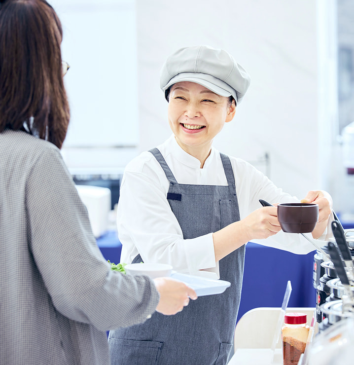 朝食スタッフの写真