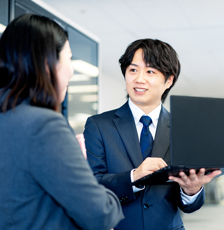 本社総合職の写真