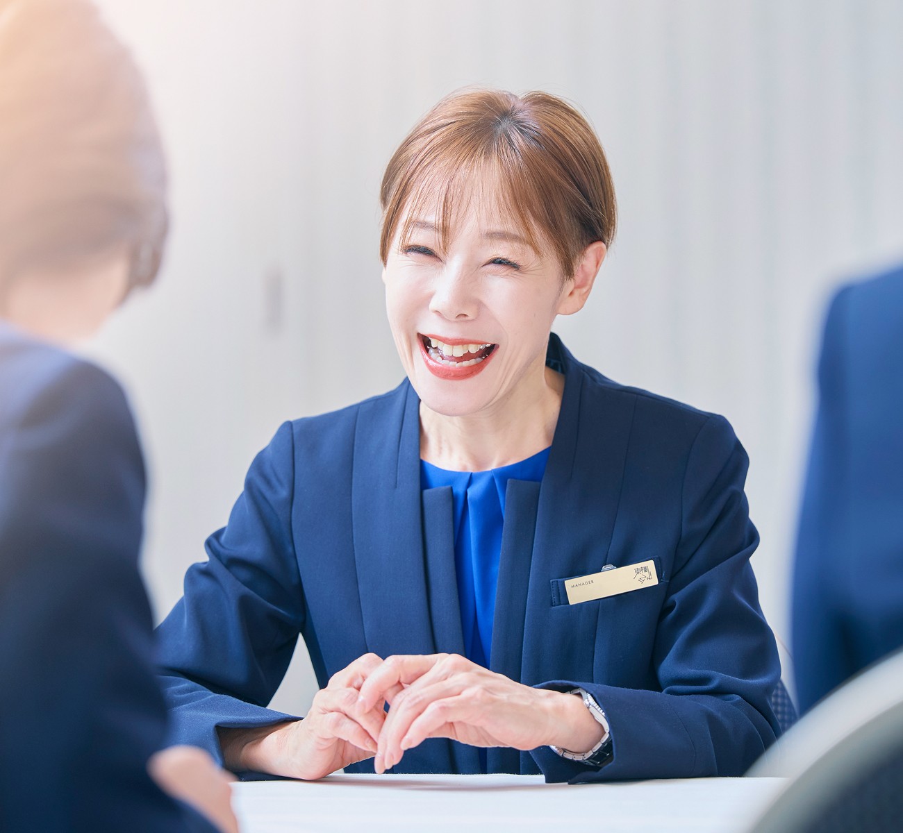 支配人同士で座談会をしている様子