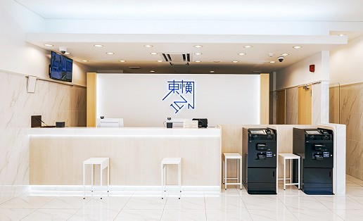 東横INNホテルのフロントの写真