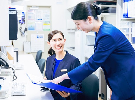 メール・前日稼働チェックの風景
