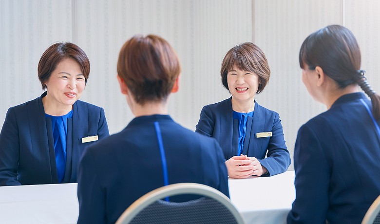 支配人同士でクロストークをしている様子