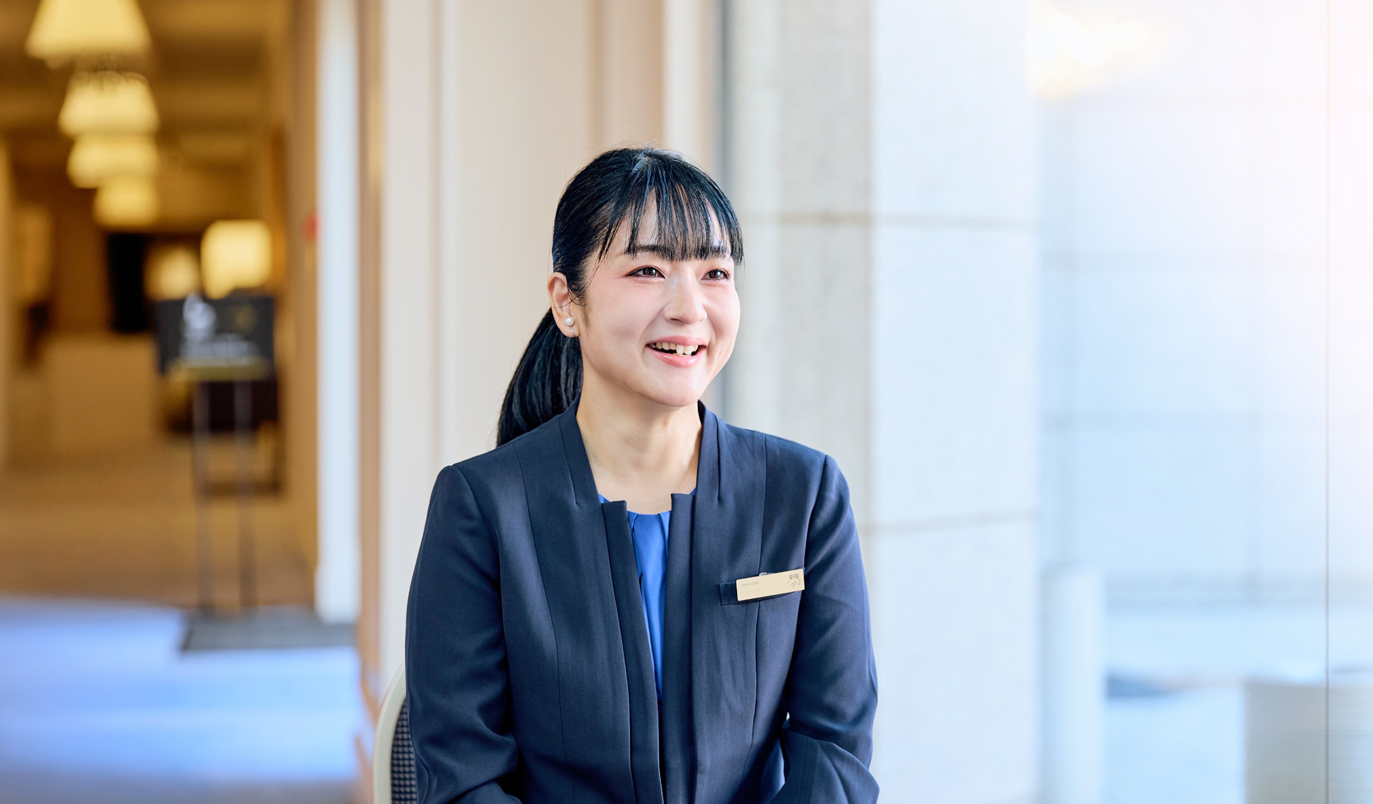 インタビューをしている様子