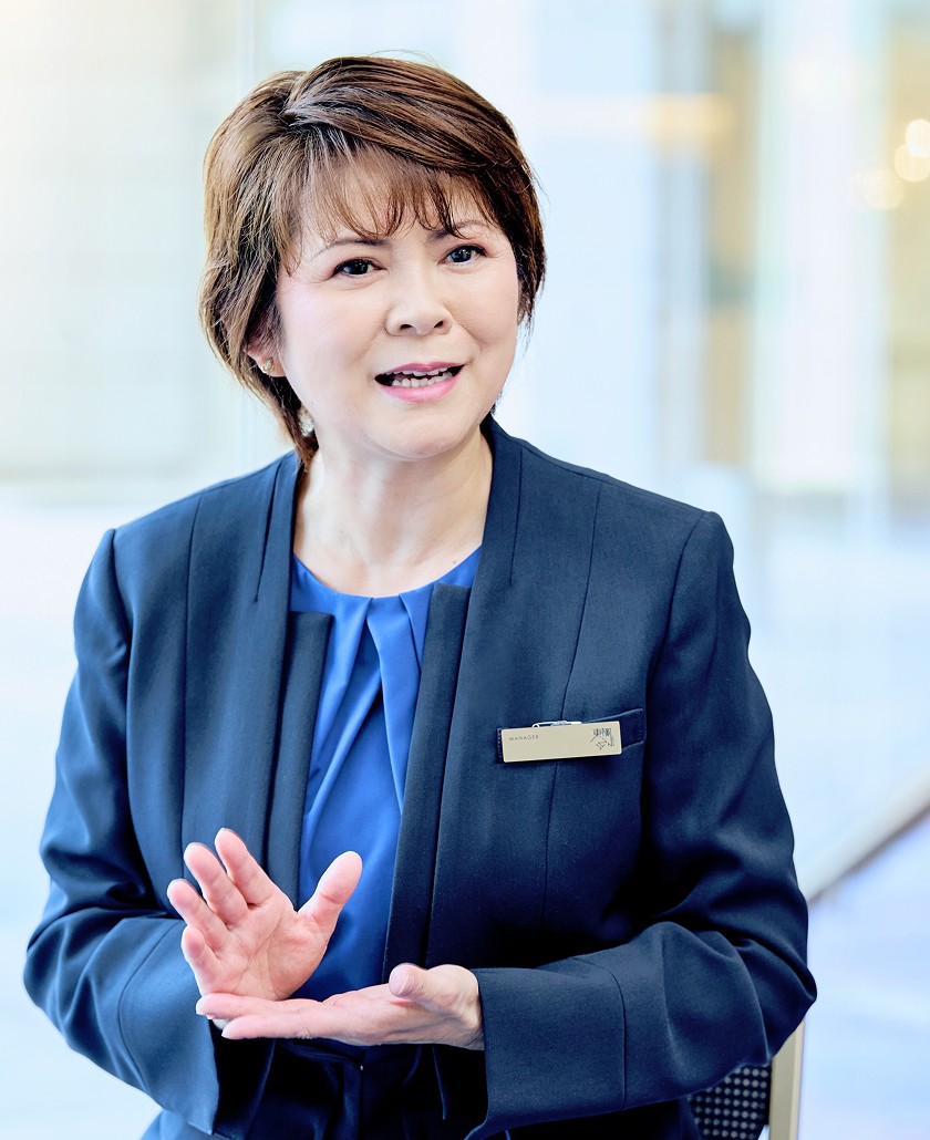 インタビューをしている様子