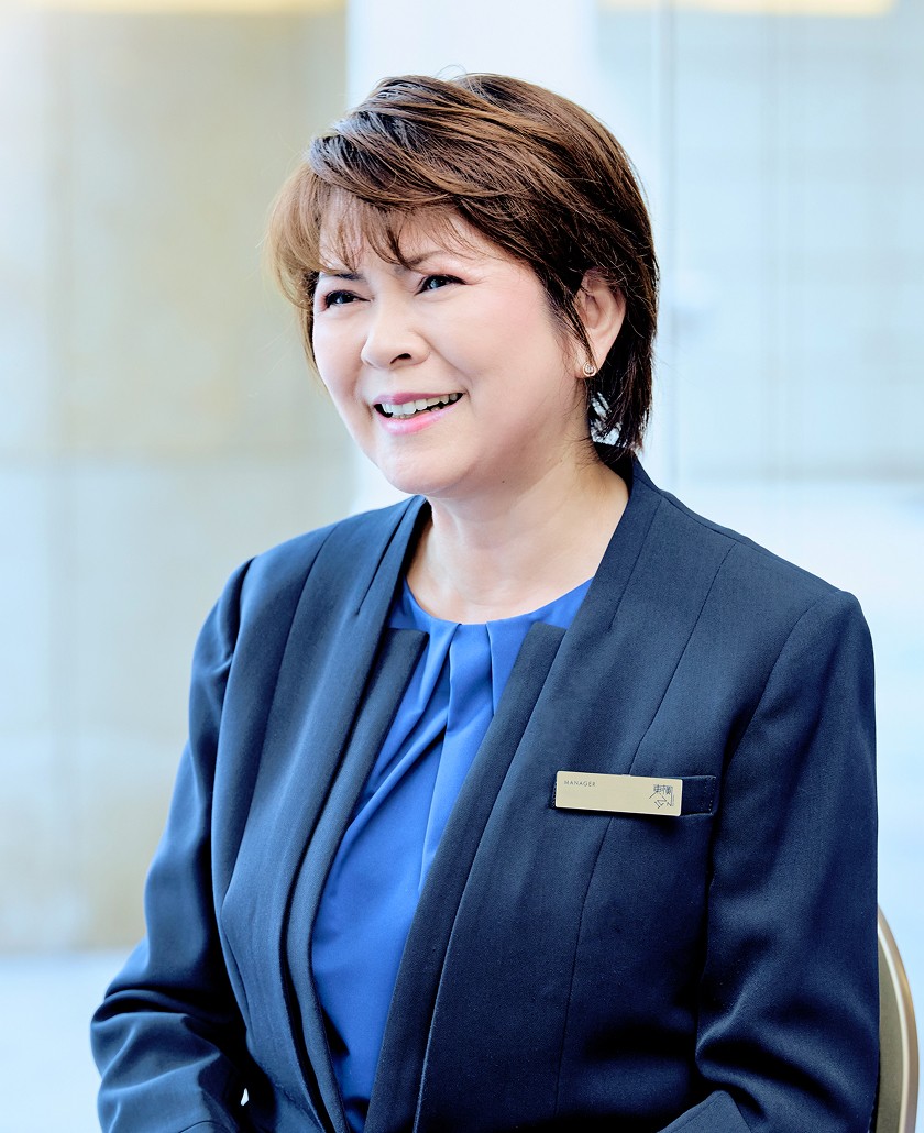 インタビューをしている様子